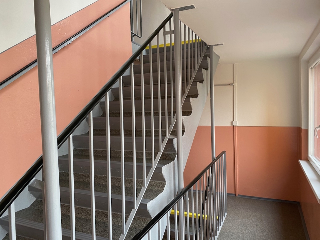 Výměna PVC a malování bl 732 v Mostě